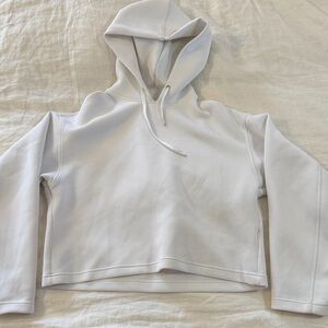 Warm Uniqlo sweatshirt, smooth technical stetch fabric, trendy boxy/cropped cut